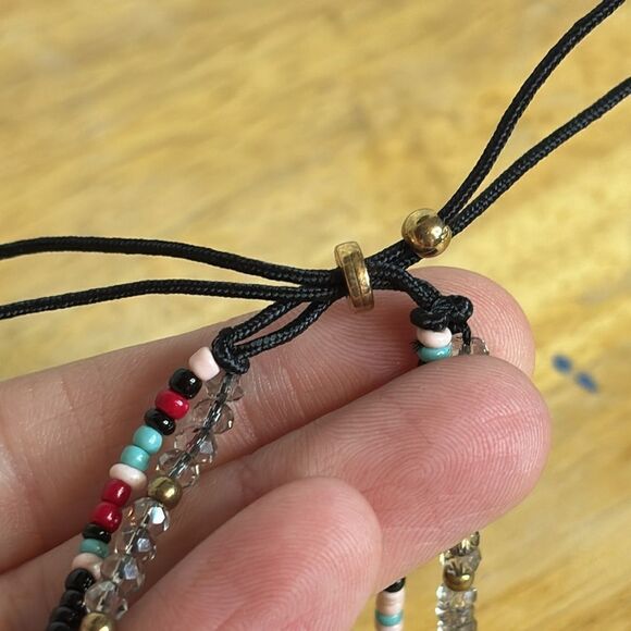 Small black leather beaded adjustable bracelet with dangle chain charm - Picture 4 of 4